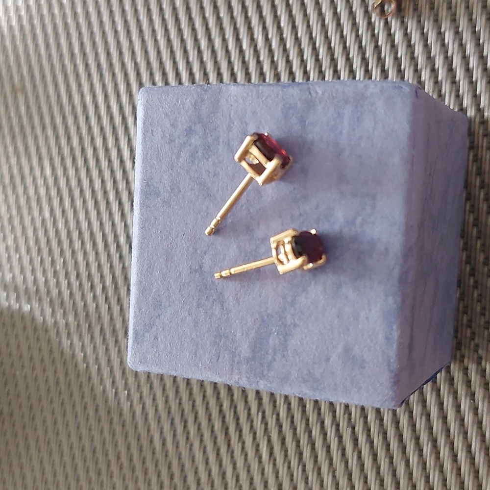 18K Yellow Gold Plated Sterling Silver Genuine Garnet Earrings 1.02 Carat - Picture 8 of 8